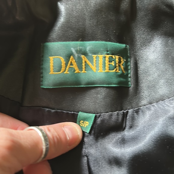 Danier Women’s Black Leather Jacket - Picture 3 of 5